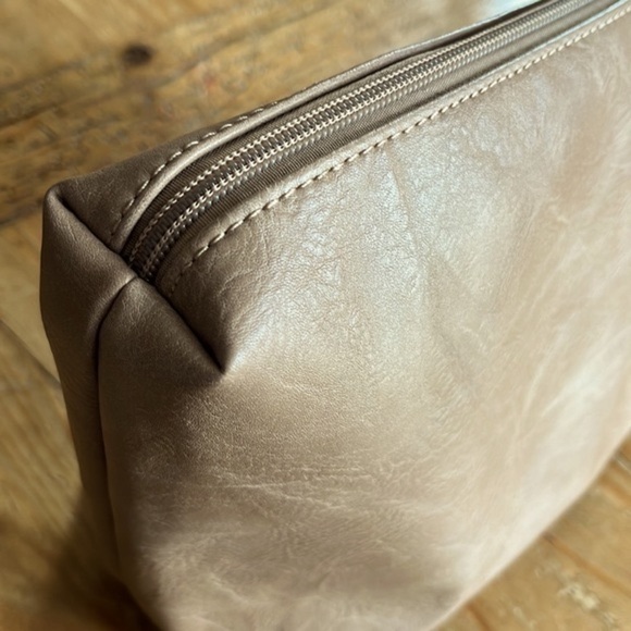 𝅺anthropologie tan faux leather cosmetic case make up bag clutch carryall - Picture 5 of 9